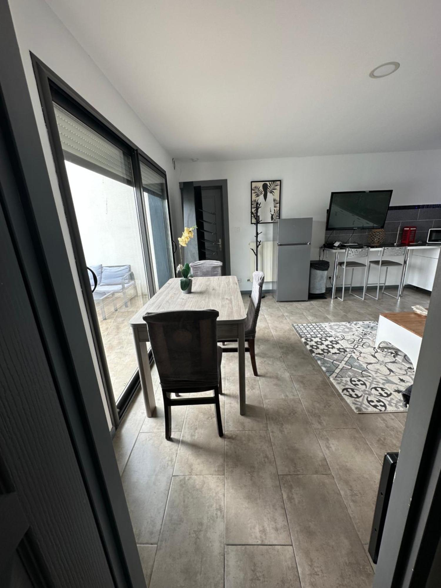 Superbe Appartement Avec Piscine Et Spa Privatif Villeneuve-les-Beziers Luaran gambar