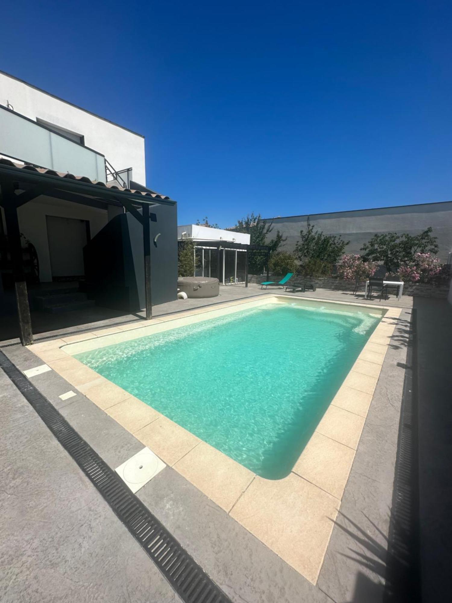 Superbe Appartement Avec Piscine Et Spa Privatif Villeneuve-les-Beziers Luaran gambar